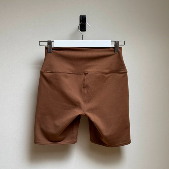 ALO 7" High-Waist Biker Short – Cinnamon Brown - Picture 5 of 9